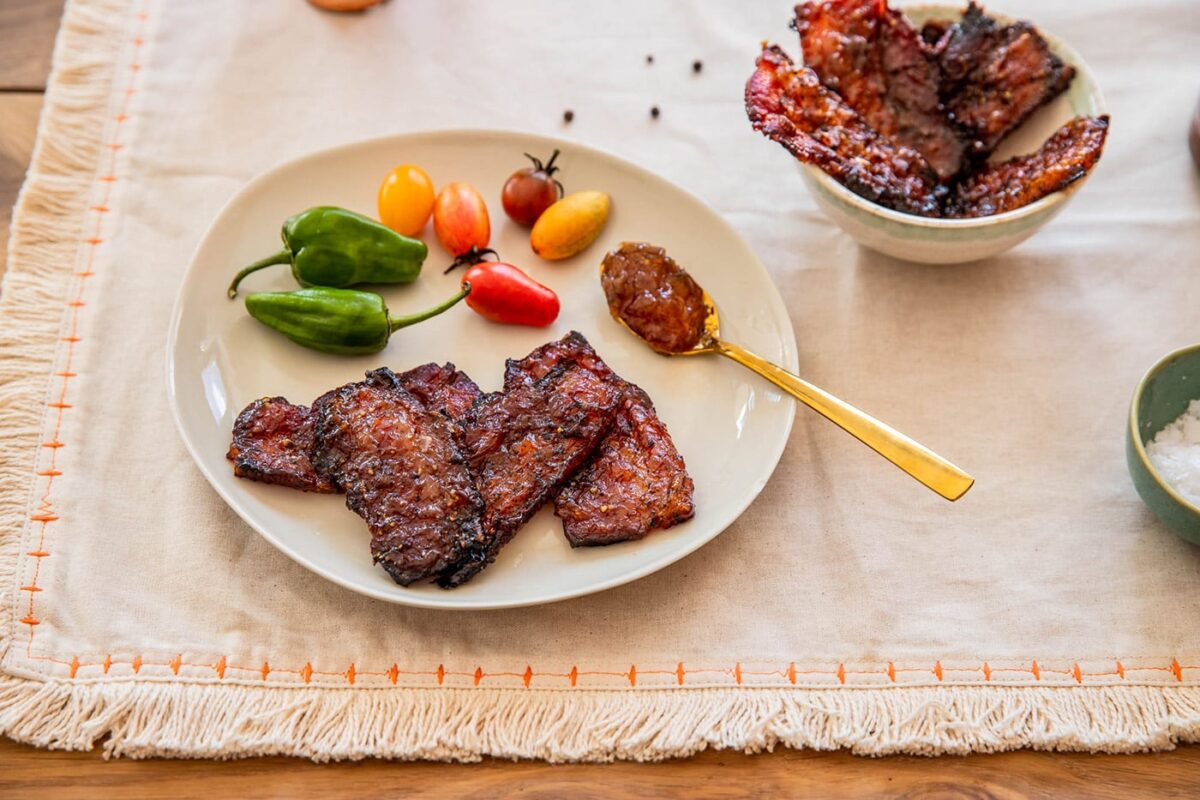 Caramelized bacon with rose jam