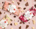 3 chocolates pack: dark, milk and white with roses 3 chocolates pack: dark, milk and white with roses Chocolate with roses Rosey's Mark 6