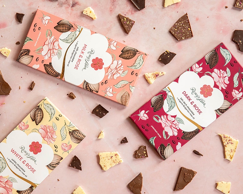3 chocolates pack: dark, milk and white with roses 3 chocolates pack: dark, milk and white with roses Chocolate with roses Rosey's Mark 3