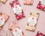 3 chocolates pack: dark, milk and white with roses 3 chocolates pack: dark, milk and white with roses Chocolate with roses Rosey's Mark 7